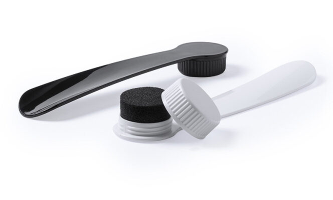 Custom Shoehorn Polisher Wizzel with Logo